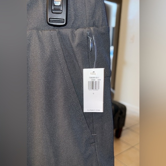 Men’s gray pull on cargo shorts - Picture 3 of 6